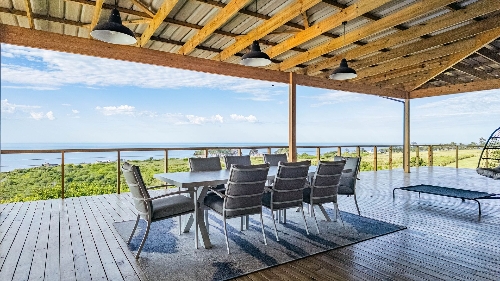 George,    780&nbsp;000 &euro;