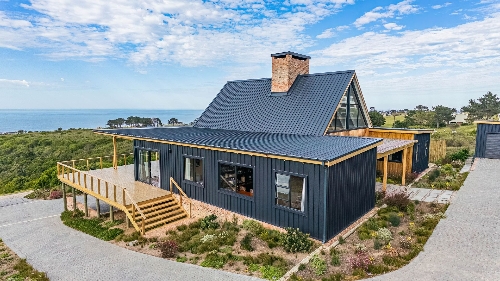 George,    780&nbsp;000 &euro;