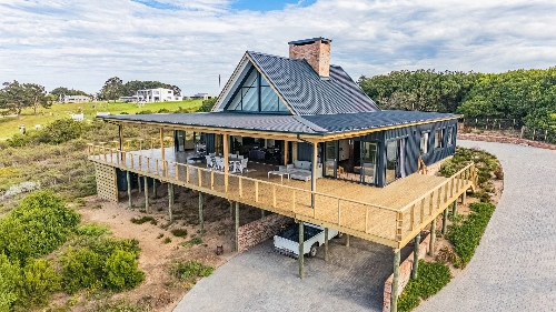 George,    780&nbsp;000 &euro;