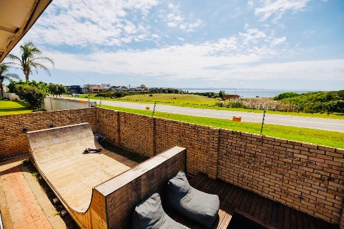 Jeffrey's Bay,    240&nbsp;000 &euro;