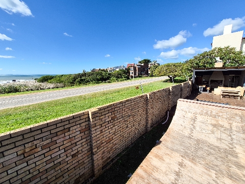 Jeffrey's Bay,    240&nbsp;000 &euro;