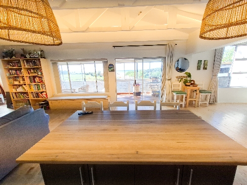 Jeffrey's Bay,    240&nbsp;000 &euro;