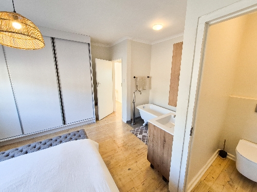 Jeffrey's Bay,    240&nbsp;000 &euro;