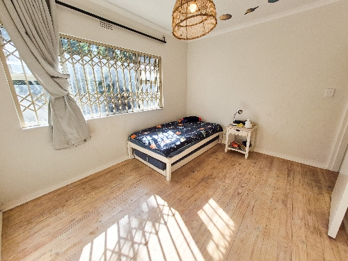 Jeffrey's Bay,    240&nbsp;000 &euro;