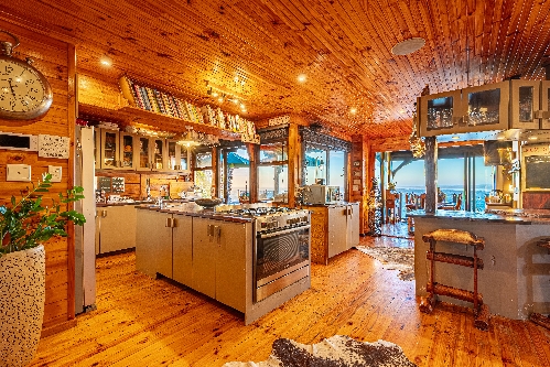 Cape Town,   1&nbsp;607&nbsp;000 &euro;
