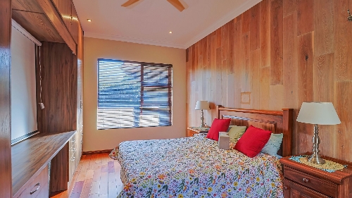 Hartbeespoort,    360&nbsp;000 &euro;