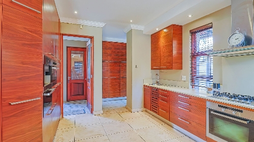 Hartbeespoort,    360&nbsp;000 &euro;