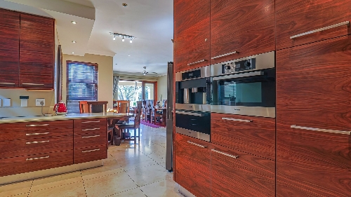 Hartbeespoort,    360&nbsp;000 &euro;