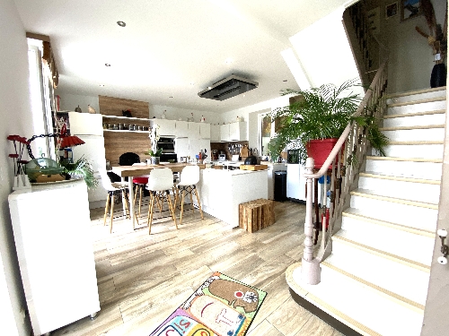 BIZANOS,    567 000 €