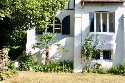 PAU,    759 000 €