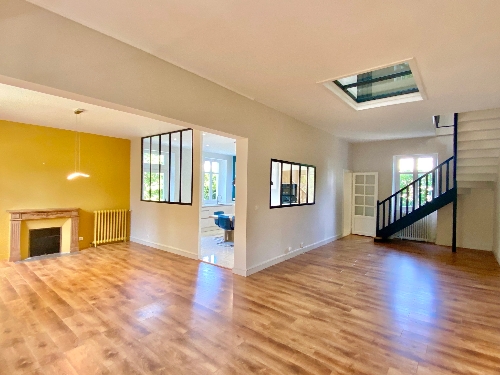 PAU,    759 000 €