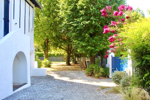 PAU,    759 000 €