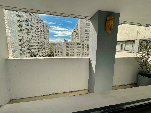 PARIS,   1&nbsp;003&nbsp;950 &euro;