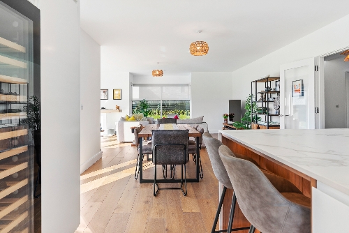 Cork,   1&nbsp;150&nbsp;000 &euro;
