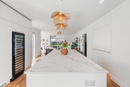 Cork,   1&nbsp;150&nbsp;000 &euro;