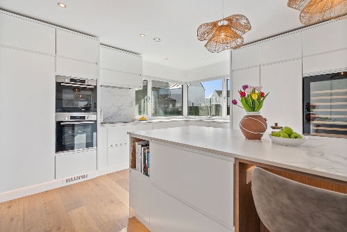 Cork,   1&nbsp;150&nbsp;000 &euro;