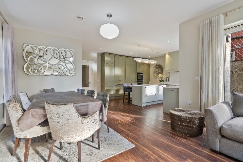 Cork,   1&nbsp;500&nbsp;000 &euro;