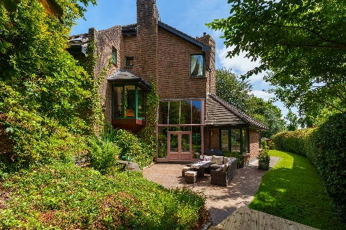 Cork,   1&nbsp;300&nbsp;000 &euro;