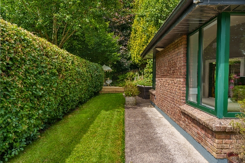 Cork,   1&nbsp;300&nbsp;000 &euro;