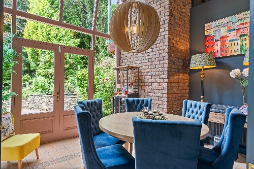 Cork,   1&nbsp;300&nbsp;000 &euro;