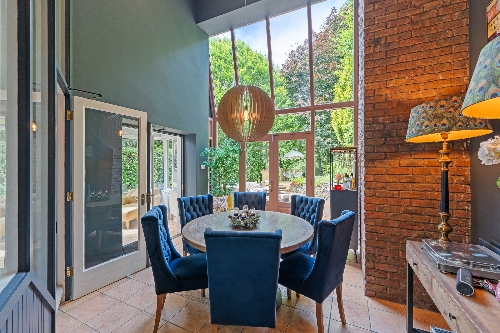 Cork,   1&nbsp;300&nbsp;000 &euro;