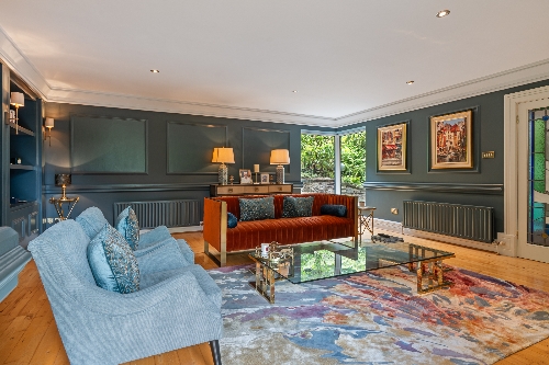 Cork,   1&nbsp;300&nbsp;000 &euro;