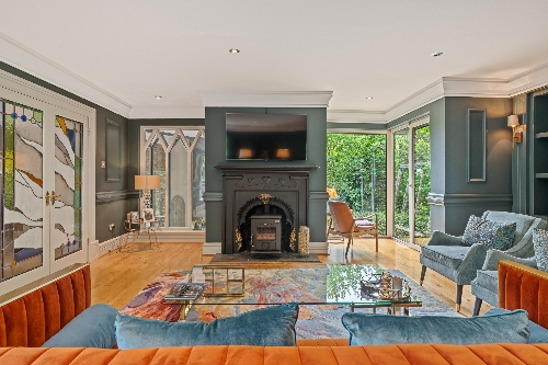 Cork,   1&nbsp;300&nbsp;000 &euro;