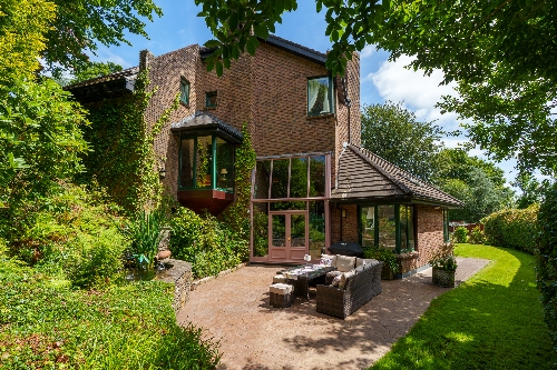 Cork,   1&nbsp;300&nbsp;000 &euro;