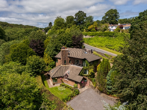 Cork,   1&nbsp;300&nbsp;000 &euro;