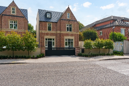 Cork,   1&nbsp;250&nbsp;000 &euro;