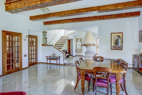 Velletri,    380&nbsp;000 &euro;