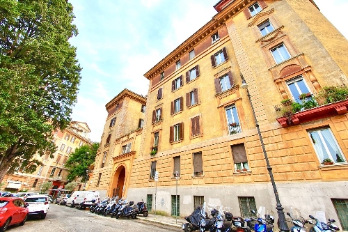 Rome,    780&nbsp;000 &euro;