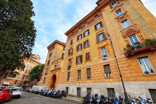 Rome,    890&nbsp;000 &euro;