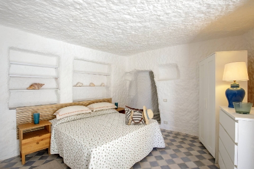 Ponza,   1&nbsp;870&nbsp;000 &euro;