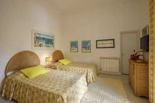Ponza,   1&nbsp;870&nbsp;000 &euro;