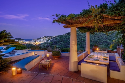 Ponza,   1&nbsp;870&nbsp;000 &euro;