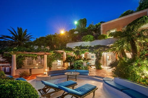 Ponza,   1&nbsp;870&nbsp;000 &euro;