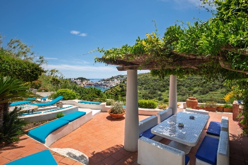 Ponza,   1&nbsp;870&nbsp;000 &euro;