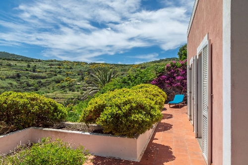 Ponza,   1&nbsp;870&nbsp;000 &euro;