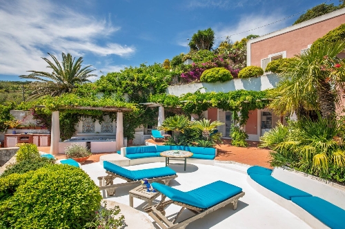 Ponza,   1&nbsp;870&nbsp;000 &euro;