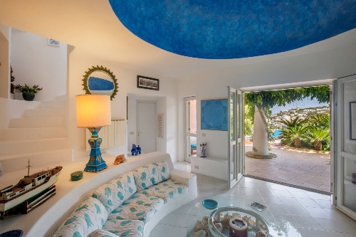 Ponza,   1&nbsp;870&nbsp;000 &euro;