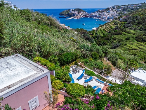Ponza,   1&nbsp;870&nbsp;000 &euro;