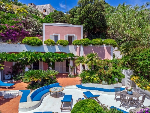Ponza,   1&nbsp;870&nbsp;000 &euro;