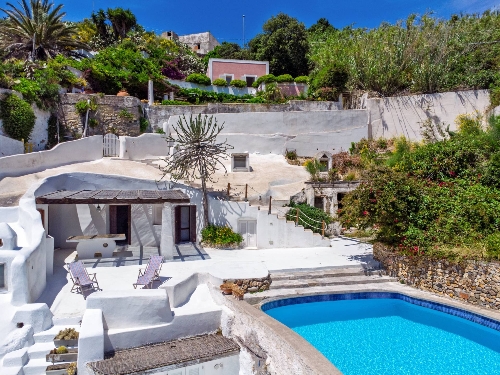 Ponza,   1&nbsp;870&nbsp;000 &euro;