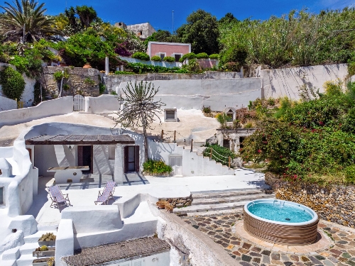 Ponza,   1&nbsp;870&nbsp;000 &euro;