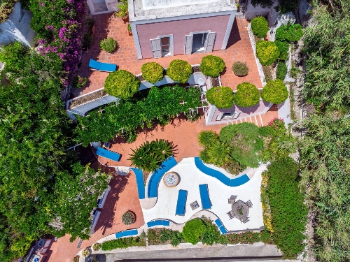 Ponza,   1&nbsp;870&nbsp;000 &euro;