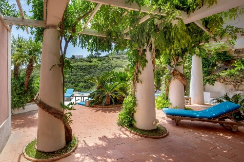 Ponza,   1&nbsp;870&nbsp;000 &euro;