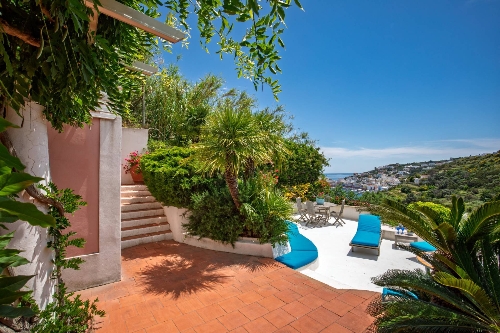 Ponza,   1&nbsp;870&nbsp;000 &euro;