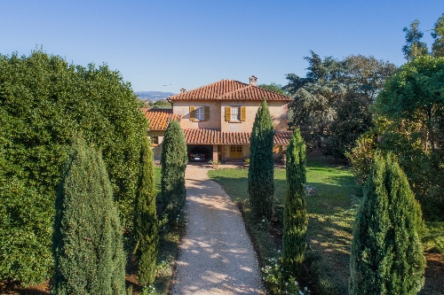 Pomezia (Rm),    600&nbsp;000 &euro;