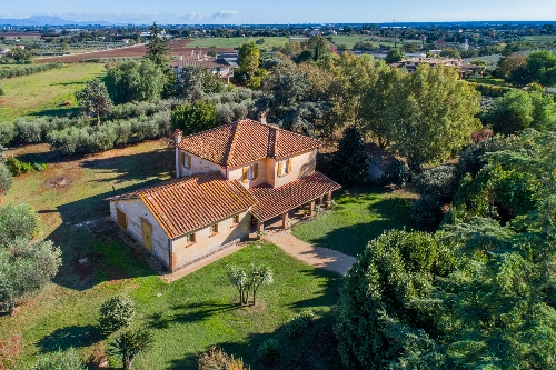 Pomezia (Rm),    600&nbsp;000 &euro;